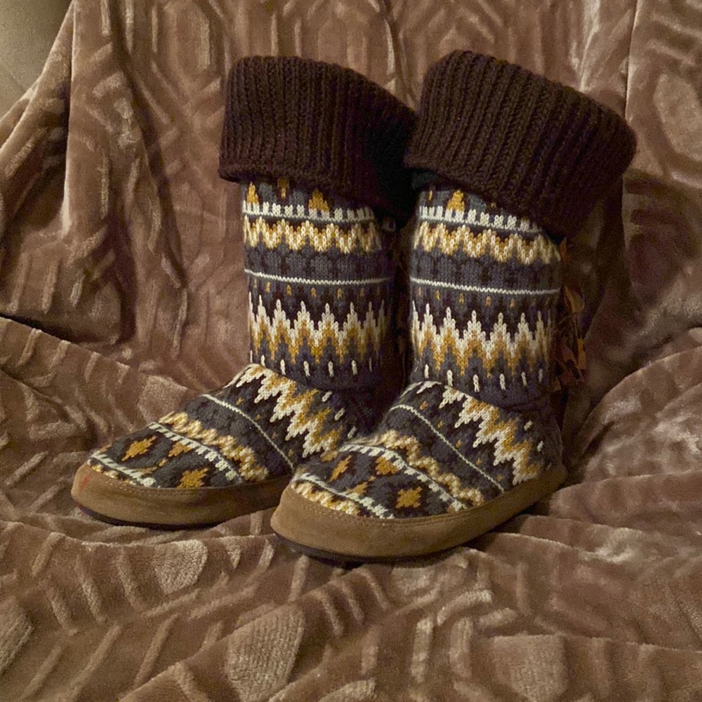 Muk Luks slipper booties